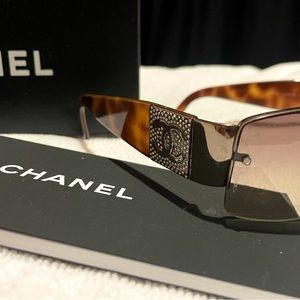 Chanel Sunglasses Y2K Vintage (Original Box & Certification) 4117b Swarovski